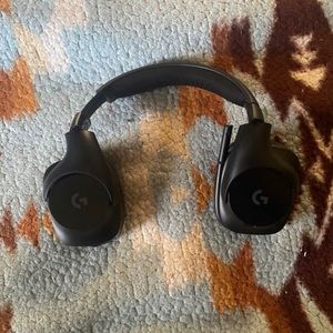 Logitech wireless headset G533